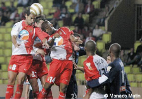 Corner repris victorieusement par Gerard