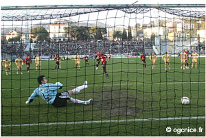 Bellion transforme le pnalty et ouvre le score