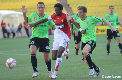 Kallon passe entre Sartre et Ducourtioux