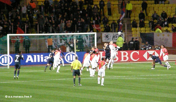 Balle aérienne de Pjanic...