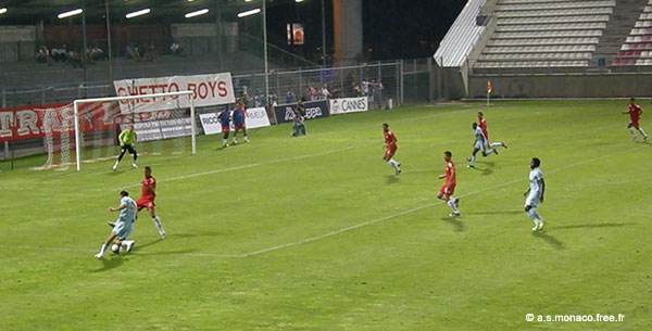 Nenê rentre dans la surface...