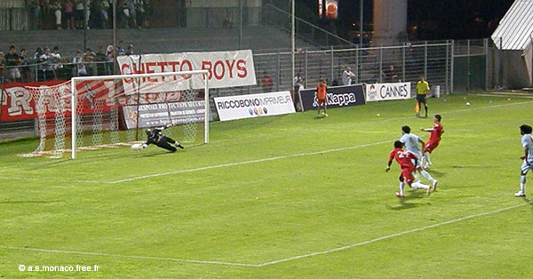 Arbaud transforme. Thuram était proche de le repousser