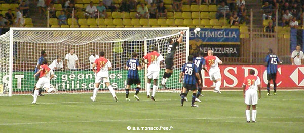 Julio Cesar s'emploie et met en corner