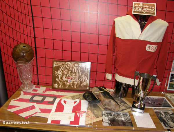 Maillot et survêtement datant de 1960