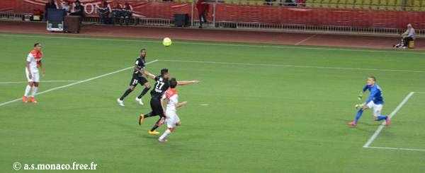 Louche de Moutinho pour Silva...