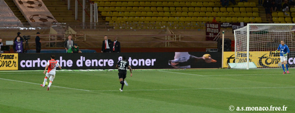 Débordement de Silva qui centre...