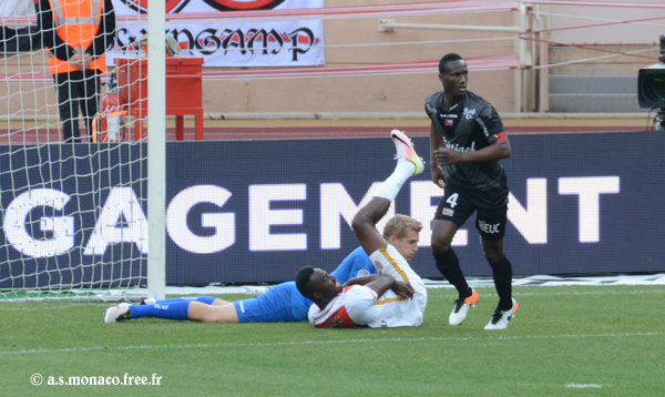 ...Traoré se plaindra longtemps du coude