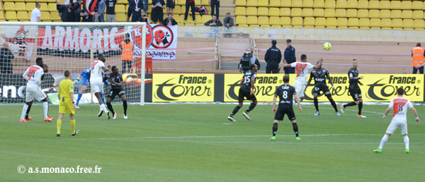 Corner de Dirar, Wallace saute...