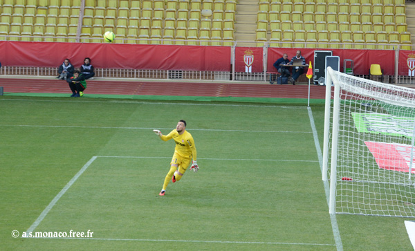 ...Subasic est pris à contre-pied...