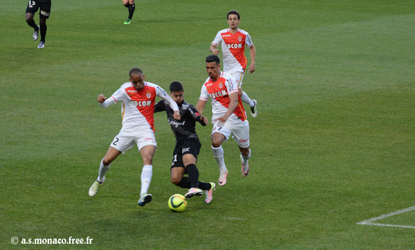 Pressing de Fabinho et Dirar sur Blas