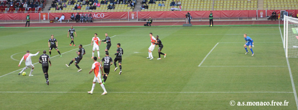 ...pour la frappe de Fabinho...