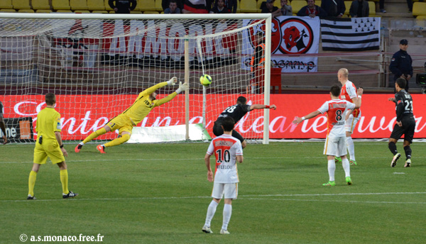 ...et bat Subasic