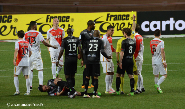 ...et carton pour le capitaine monégasque