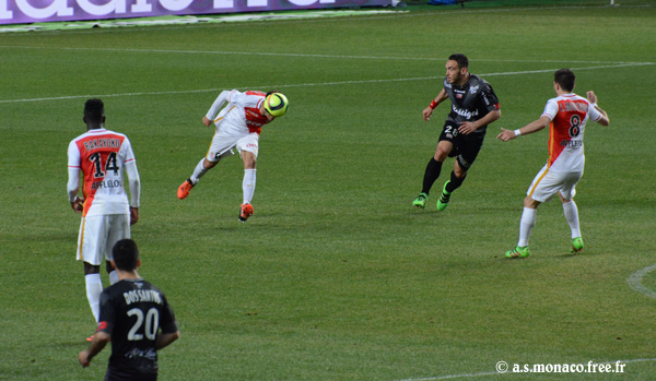 ...et Carvalho repoussent les derniers ballons...