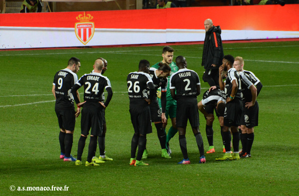 ...alors que les messins sont en plein conciliabule