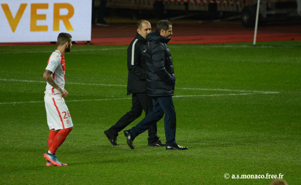 Les deux entraîneurs en pleine discussion