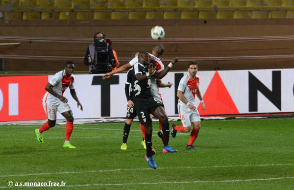 ...puis de Mbappé pour repousser le danger...