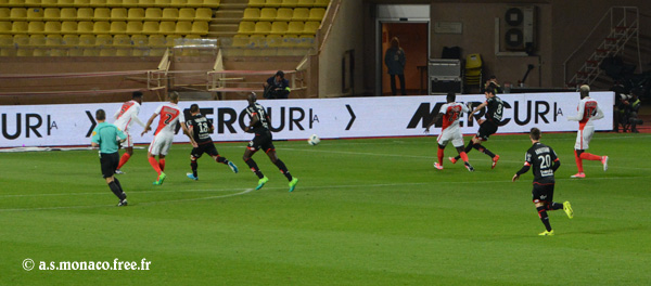 Centre de Lees-Melou repoussé en corner