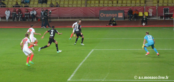 ...mais le centre de Silva est repoussé