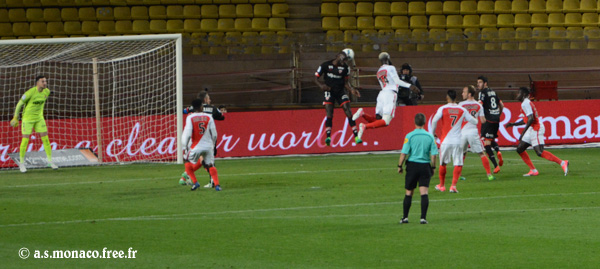 Balle de Sammaritano reprise par Tavares...