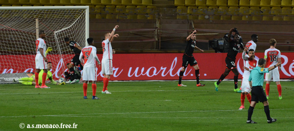 ...Subasic réclame une faute qu'il n'aura pas, l'arbitre accorde le but
