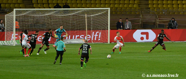 ...trop en retrait pour Germain