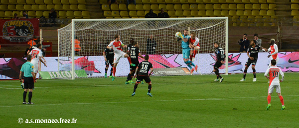 Faute de Glik sur Reynet, sur le corner