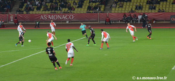 ...en retrait pour Sammaritano...