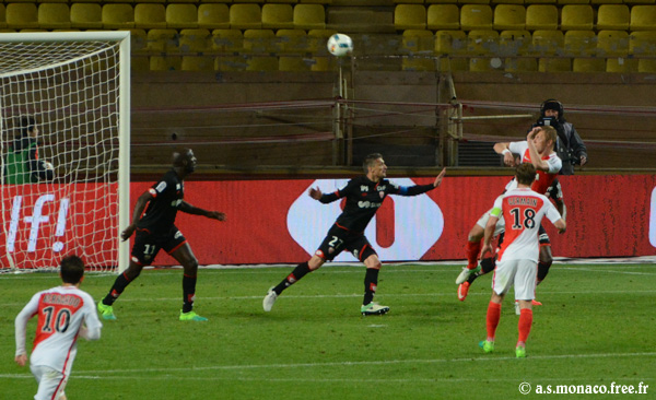 ...Glik se détend en reculant...