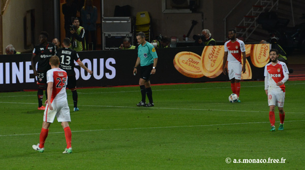 ...et coup-franc pour Lemar