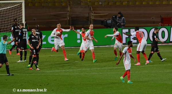 Dirar et Falcao se félicitent...