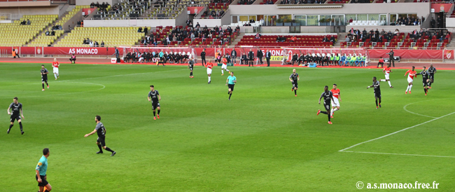La défense compact du FC Metz et le peu d'attaquants asémistes