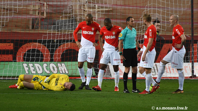 Subasic reste au sol en attendant les soins...