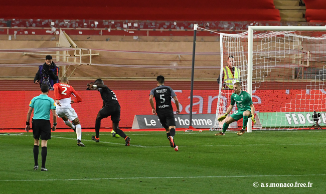 ...centre de Fabinho...