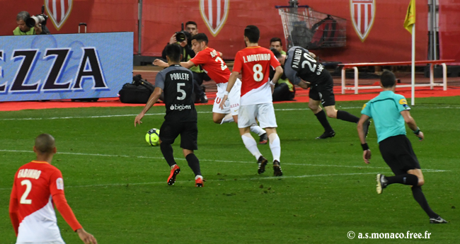 Lopes récupère dans les pieds de Palmieri...
