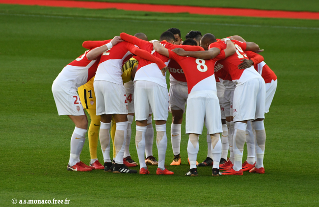...Monaco s'encourage une dernière fois...