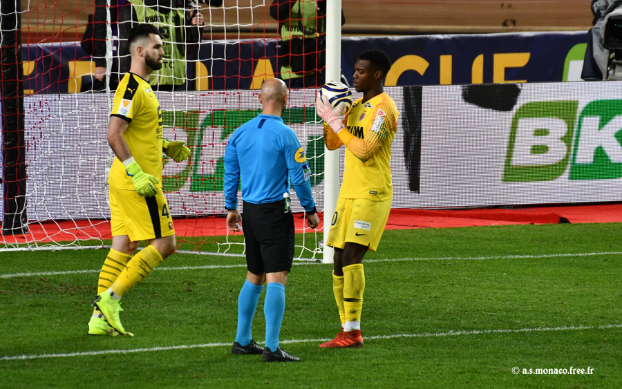 Badiashile prend le ballon...