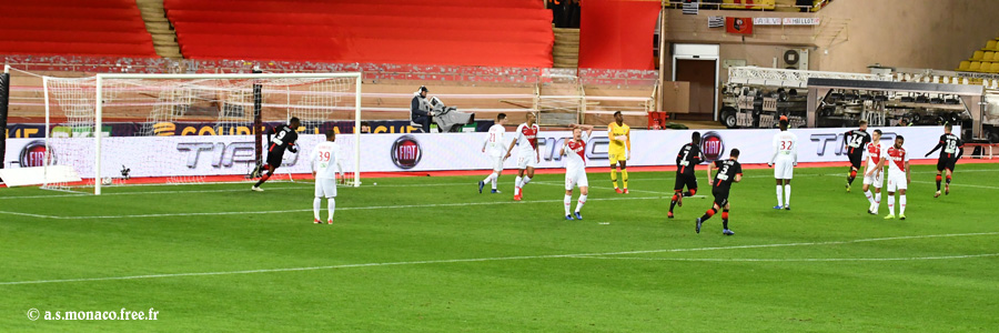 ...le ballon est au fond...