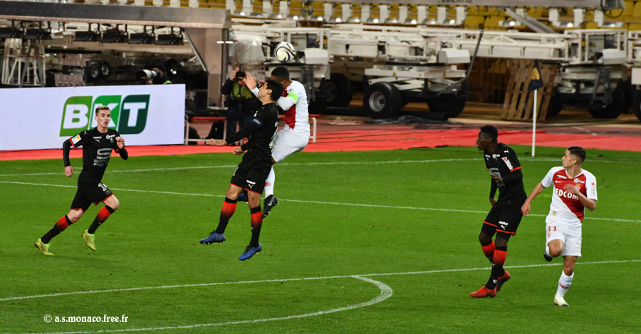 ...André et Tielemans sont à la lutte...