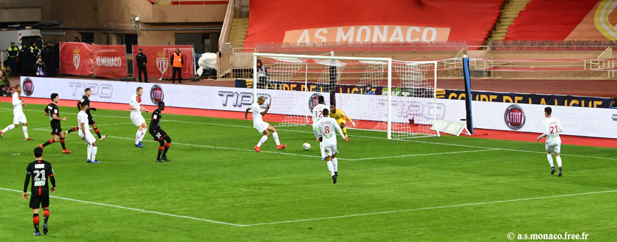 ...mis en corner par Naldo...