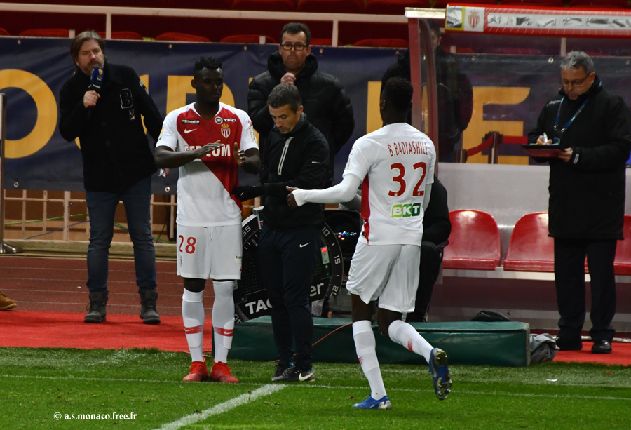Entrée de Pelé pour Benoît Badiashile