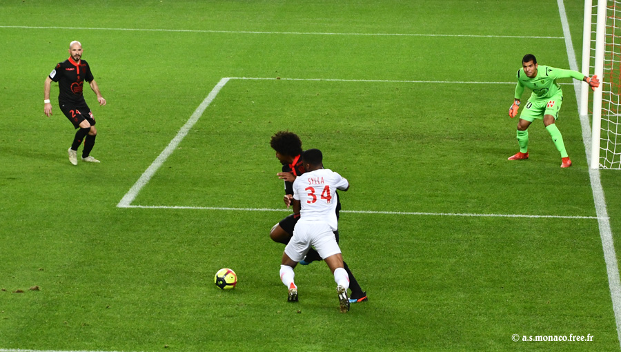 ...et perd le ballon
