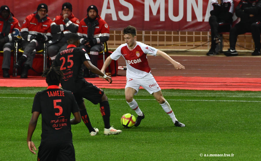 ...Golovin récupère...