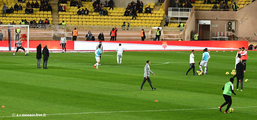 Le staff monégasque surveille