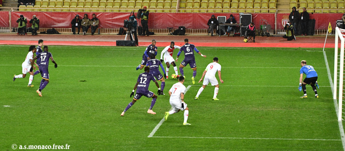 ...et met en retrait pour Martins...