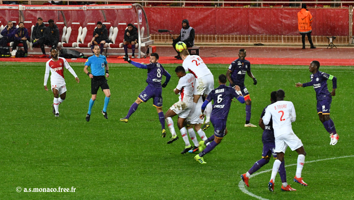 ...repoussé par Glik...