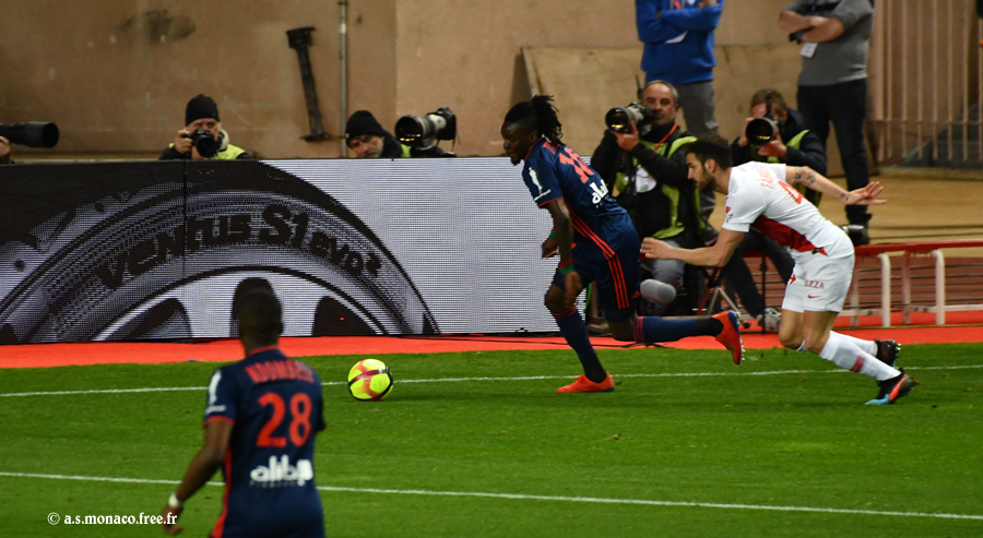 Traoré passe Fabregas en vitesse...