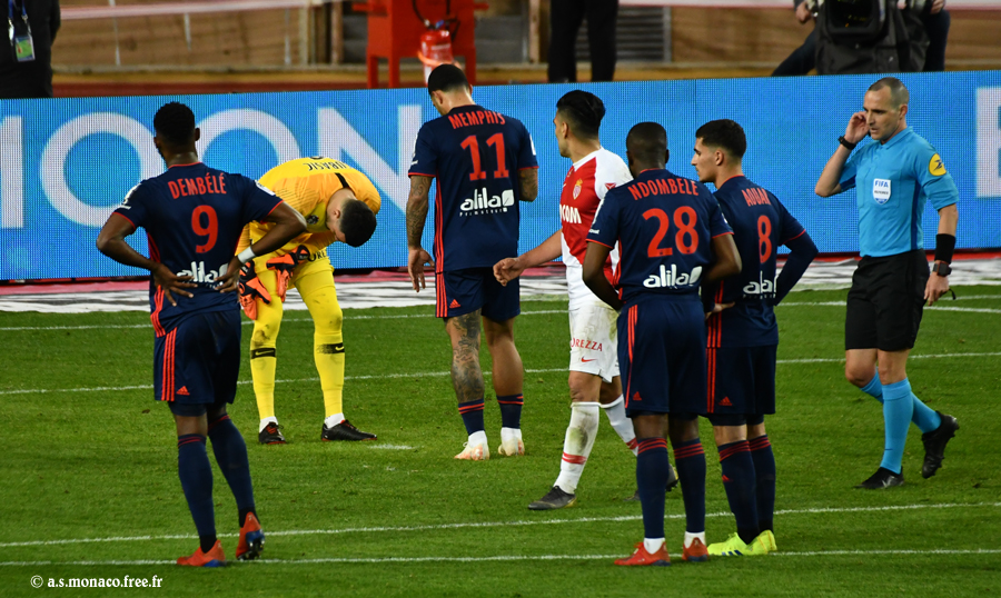 ...il se fait confirmer sa décision par la VAR