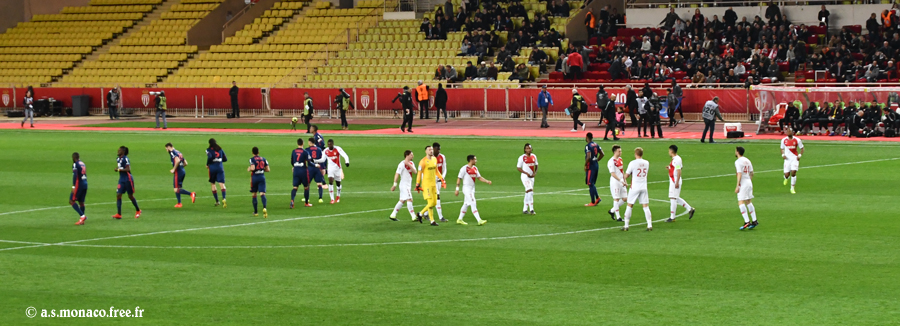 Les lyonnais ont choisi de commencer face aux supporters monégasques...