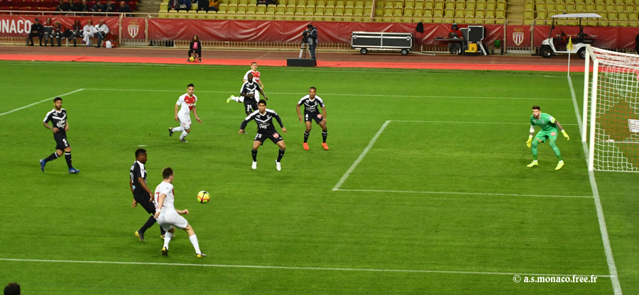 ...Golovin qui centre...